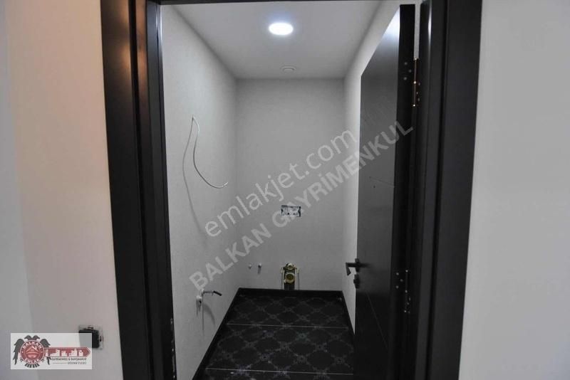 Maslak 1453te Dev Mağaza | 300 M² + Dış Alan | Yatırım Fırsatı