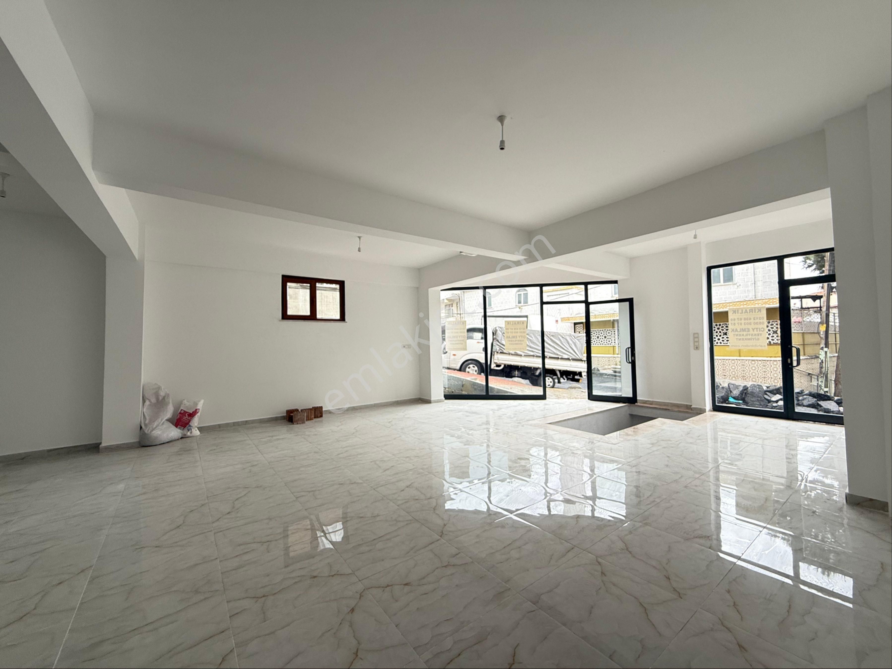 Oruçreis Mah Albayrak Cad Üzerisnde Sıfır Yapılı 190 M2 Depolu Dükkan