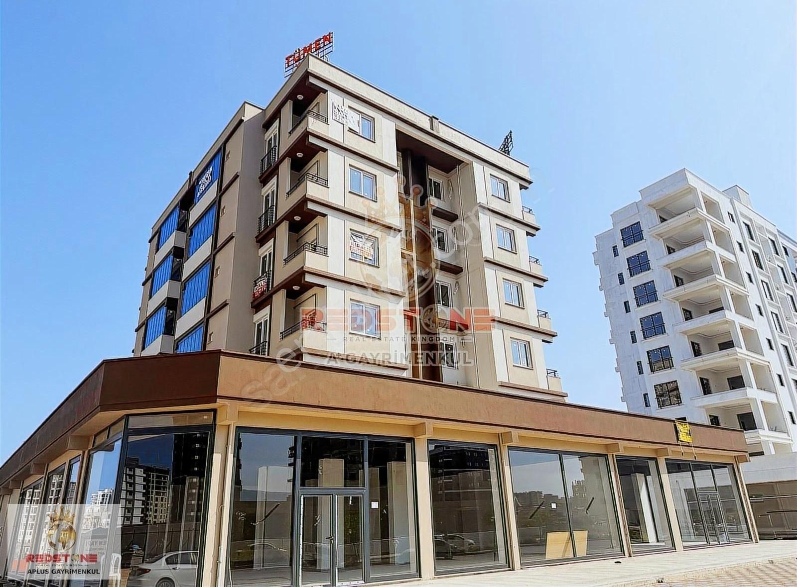 Kuyuluk'ta İsmet İnönü Bulvarı Üzeri Otoban Çıkışına Yakın 3+1