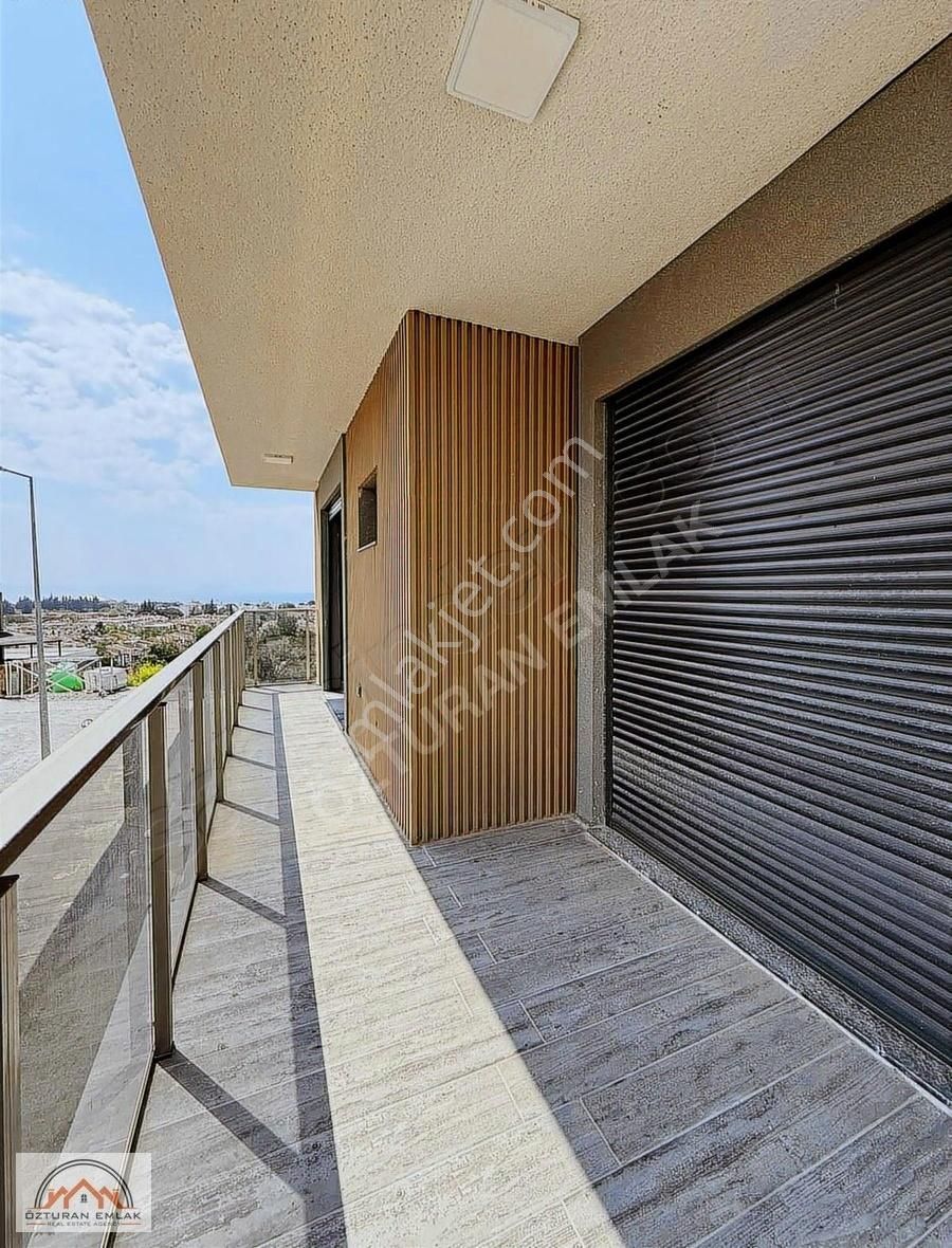 Kuşadası Karaova Bölgesinde Satılık 4+1 Villa