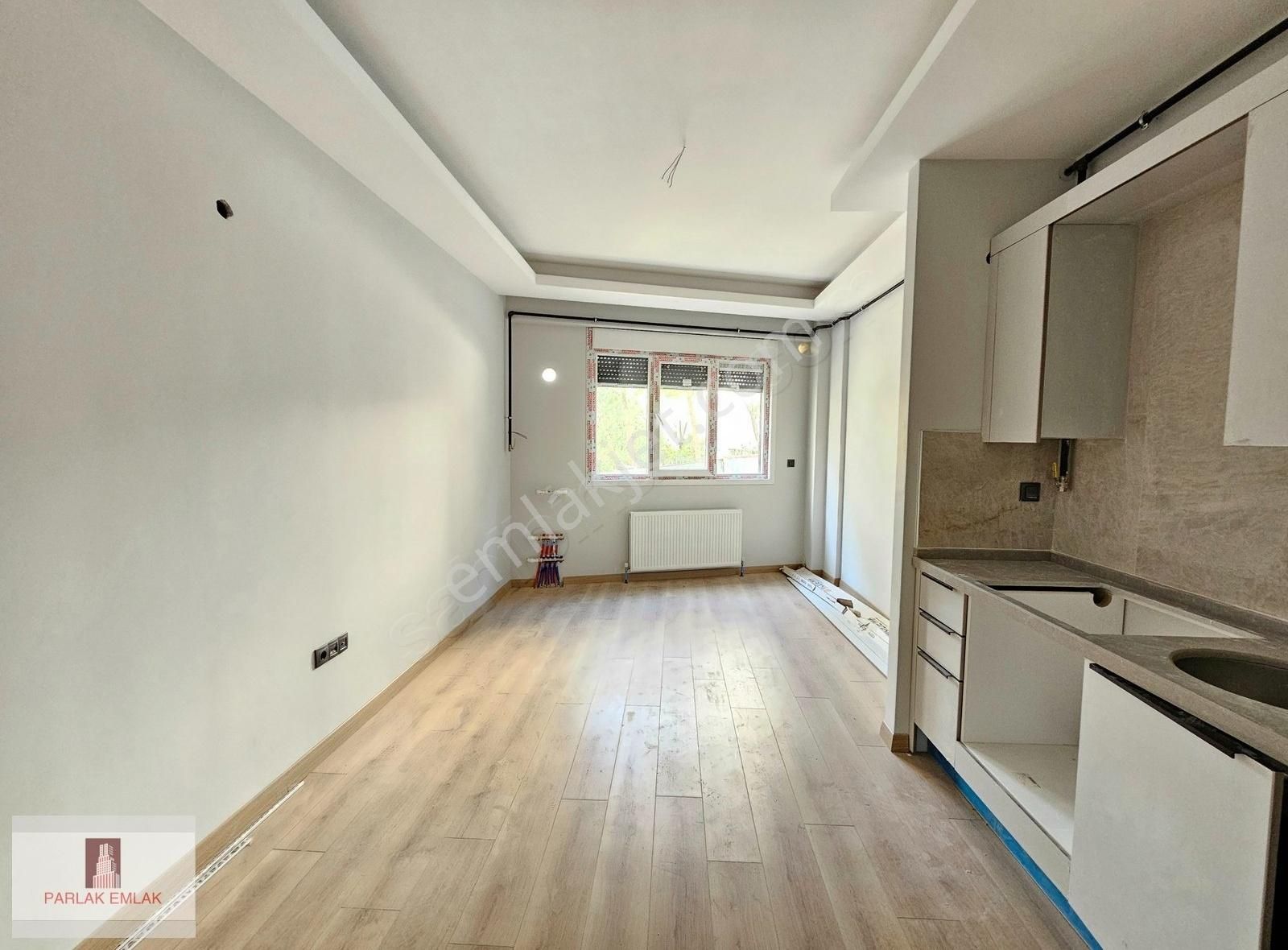 Parlak ' Tan Üsküdar Merkeze Yakın 1+1 *sıfır Bina* Fırsat