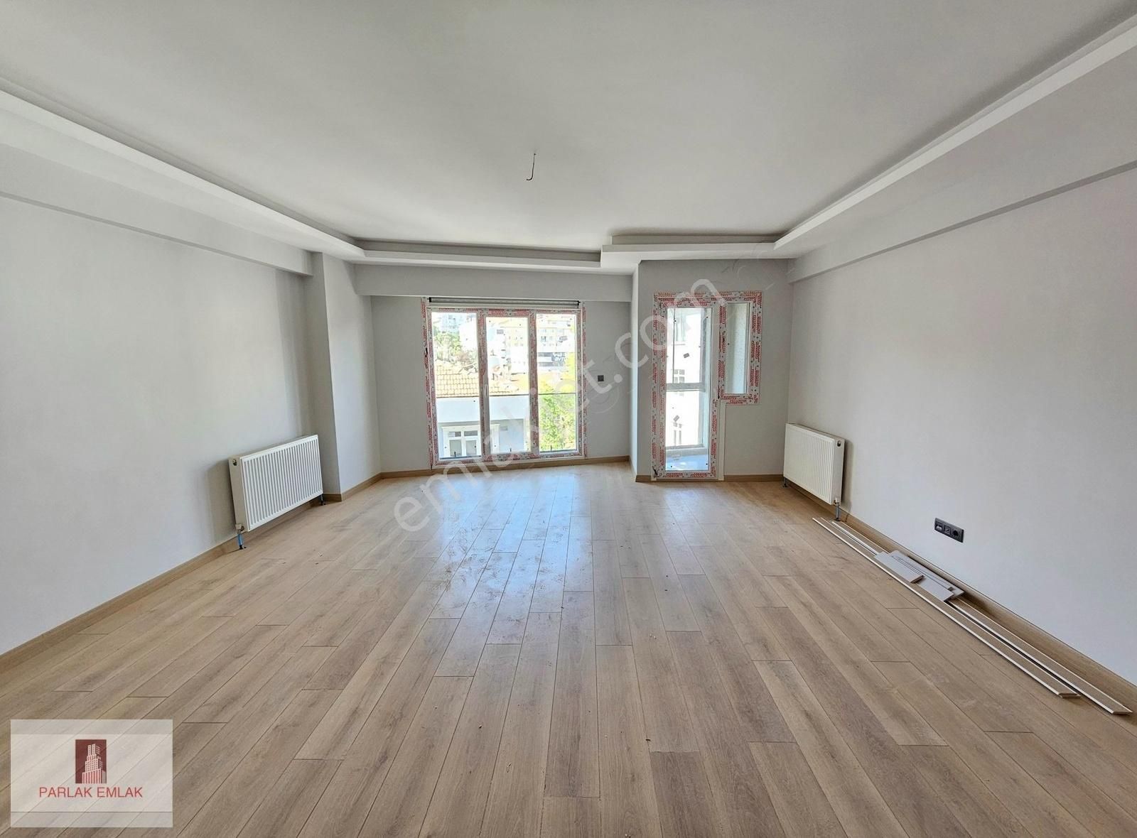 Parlak ' Tan Üsküdar Fıstıkağacında 4+2 Teraslı Dublex Daire