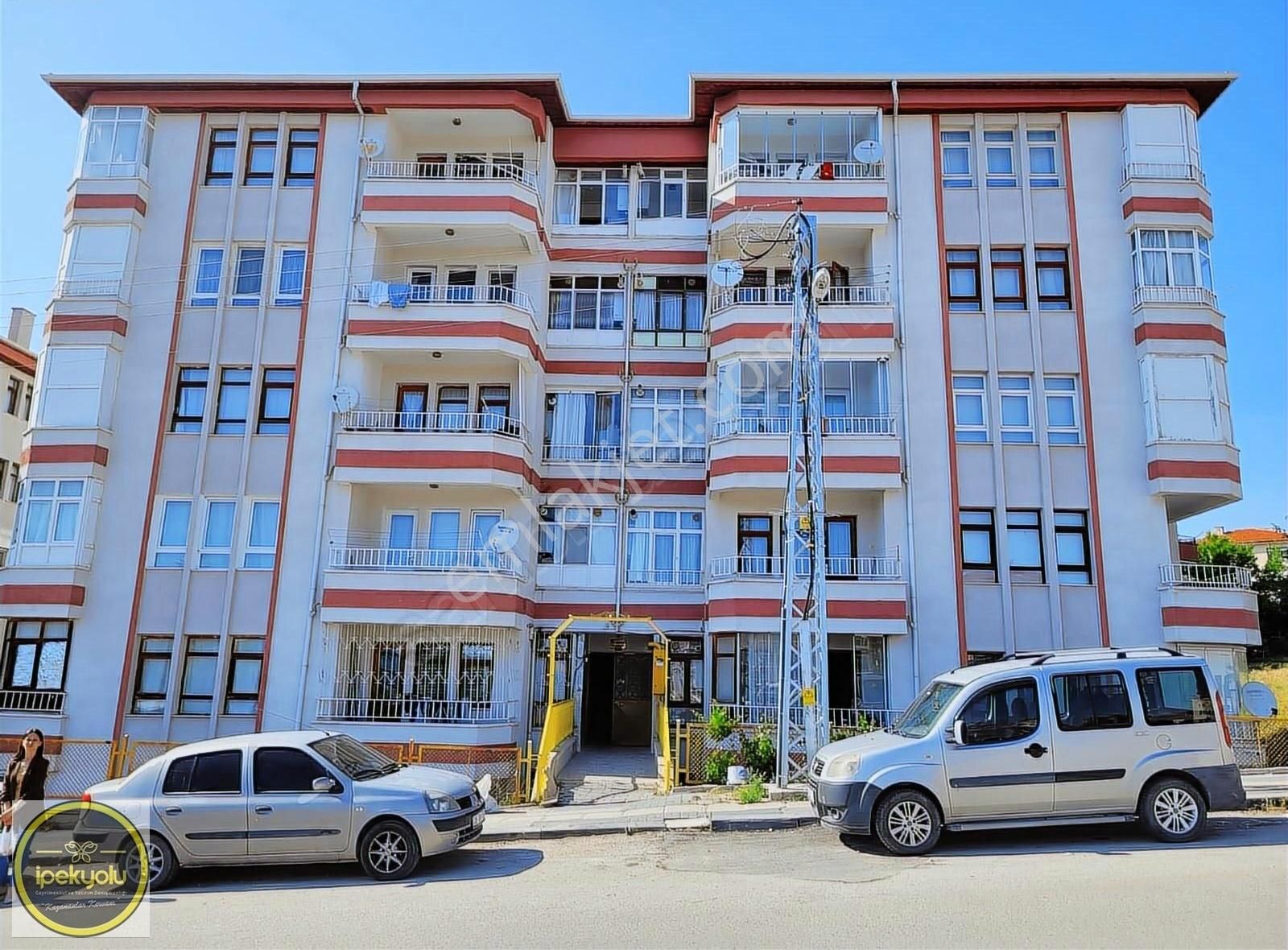 İpekyolu Gayrimenkul Den Gürpınar Sitesinde 3+1 Satılık Daire
