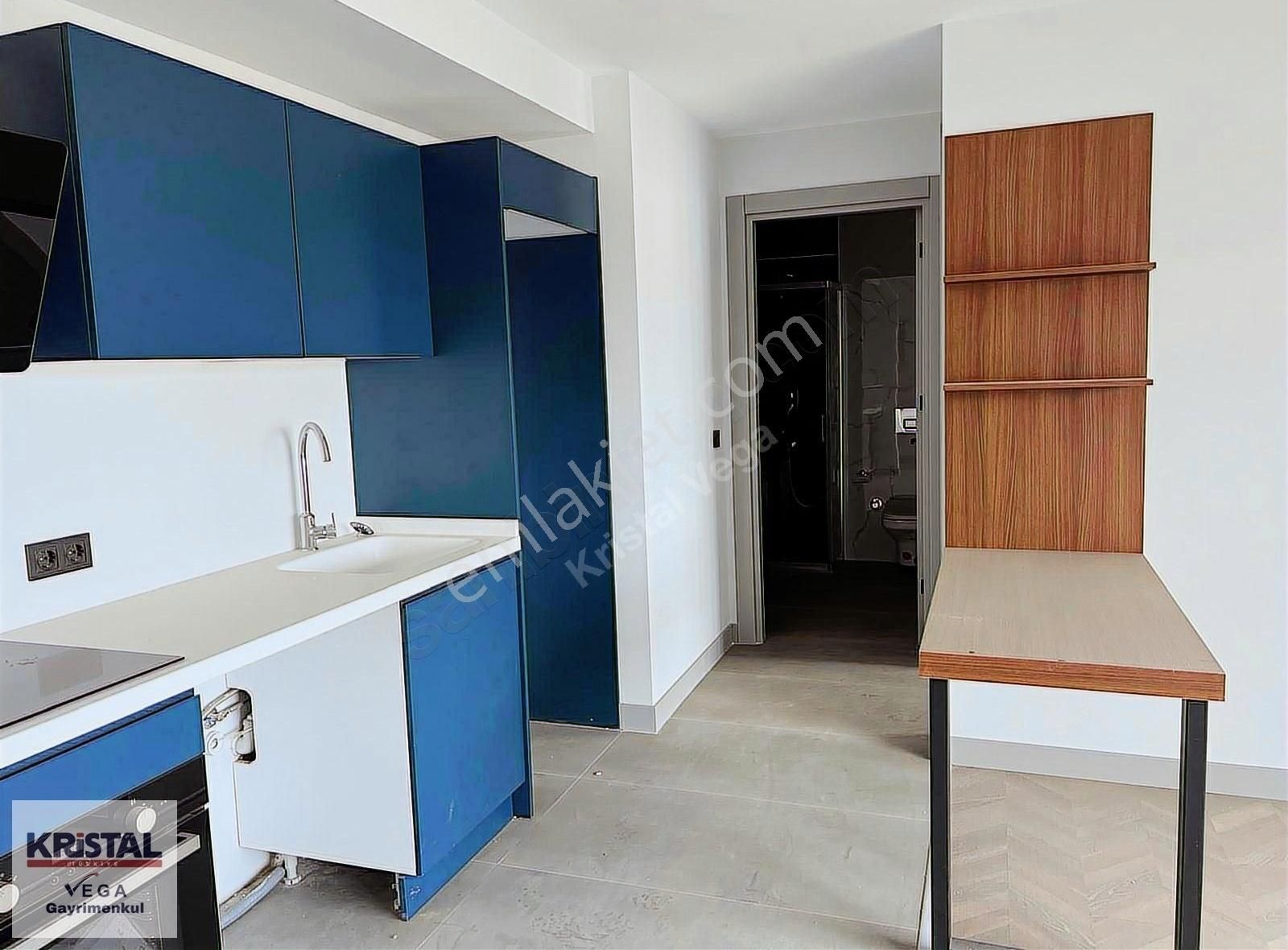 Viven Vogue Bornova'da Havuzlu Site İçinde Kiralık Daire