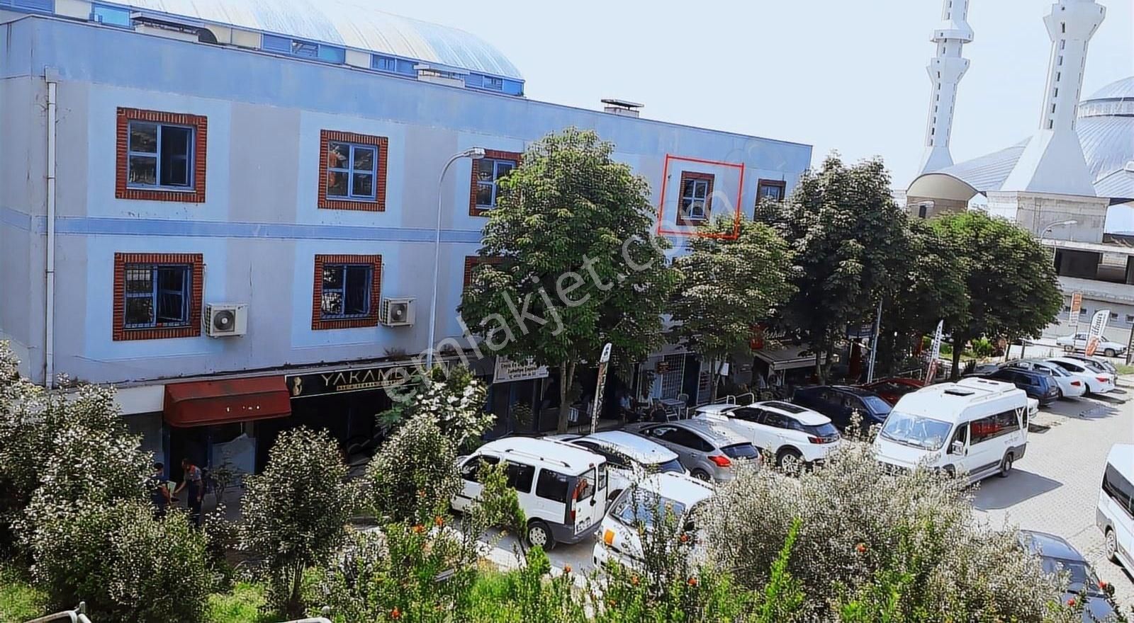 Camilide Valilik Karşısı İş Merkezinde Satılık İş Yeri