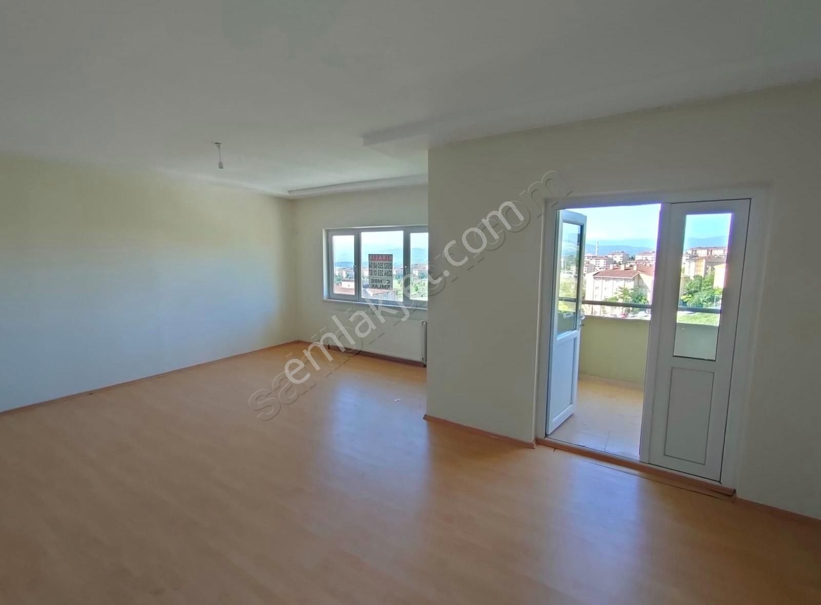 Camili Halk Eğitim Merkezi Yanı Satılık 3+1 Daire
