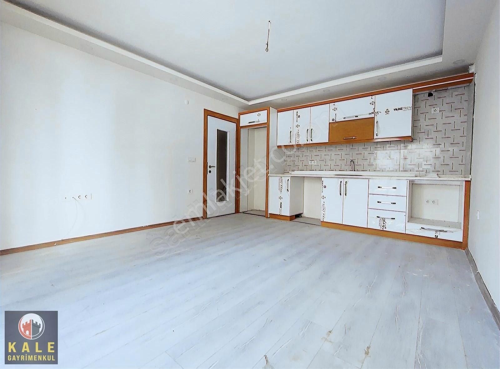 Didim Çarşı Merkez 1+1 Bahçe Katı Köşe Atatürk Bulvarına 100 Mt