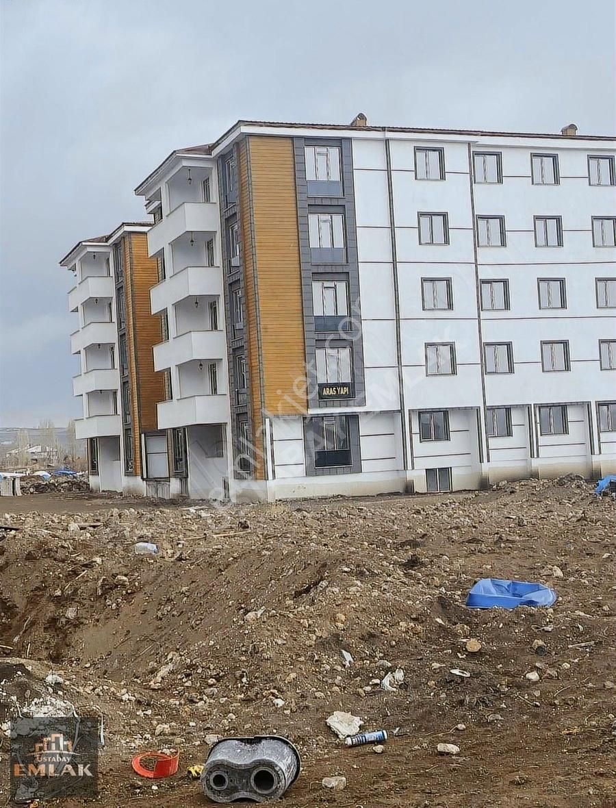 Ustabay Emlaktan Bahçeşehir Koleji Yanında Satılık 3+1 Daire
