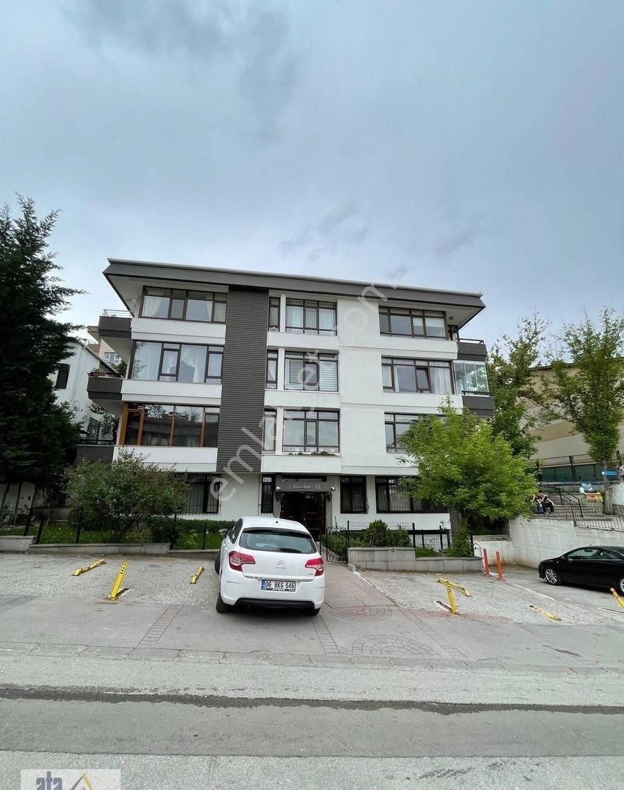 Filistin Caddesi Yakını Hafta Sokak’da Katta 3+1