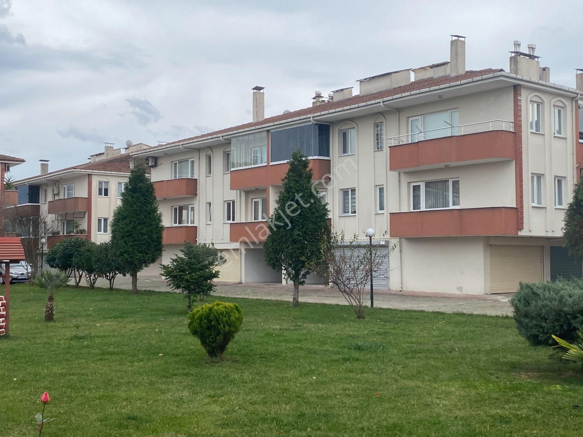 C21 İz Mehmet Çakar'dan Bahçelievler'de Satılık Geniş Daire.