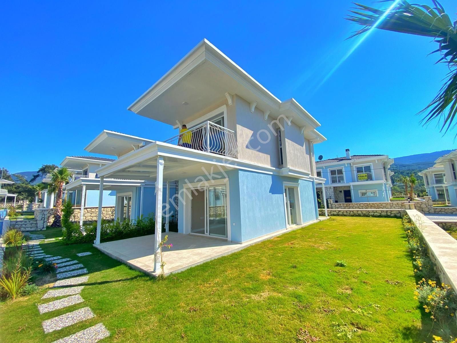 Kuşadası Davutlarda 3+1 Sıfır Açık Kapalı Yüzme Havuzlu Villa