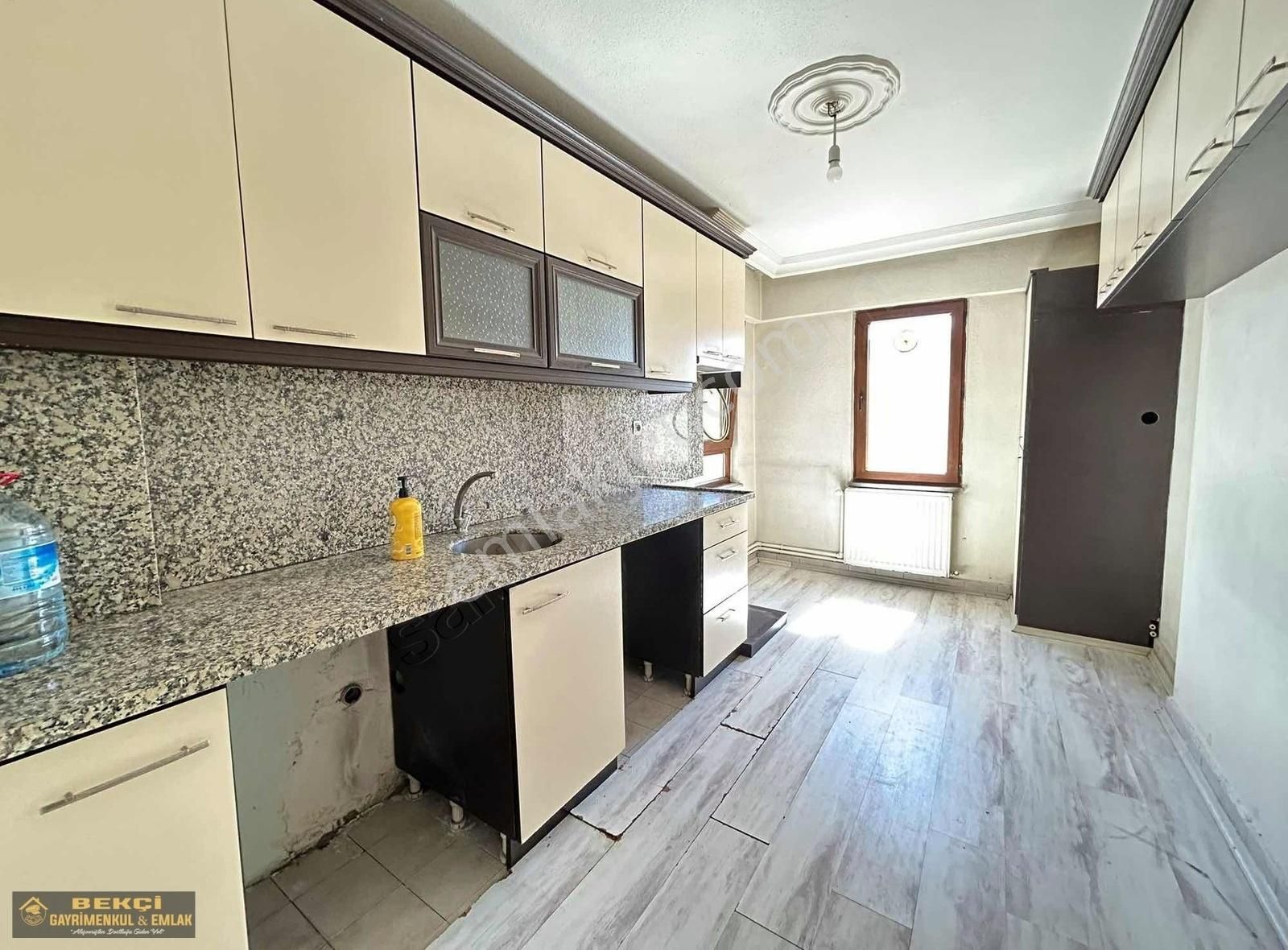 Valilik Ve Belediye Yakınında 3+1 Kiralık Daire
