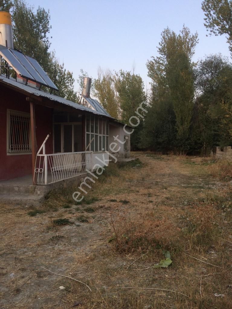 Satılık 1800 M² Müşterek Arsa Ve Üzerinde Tek Katlı Müstakil Ev