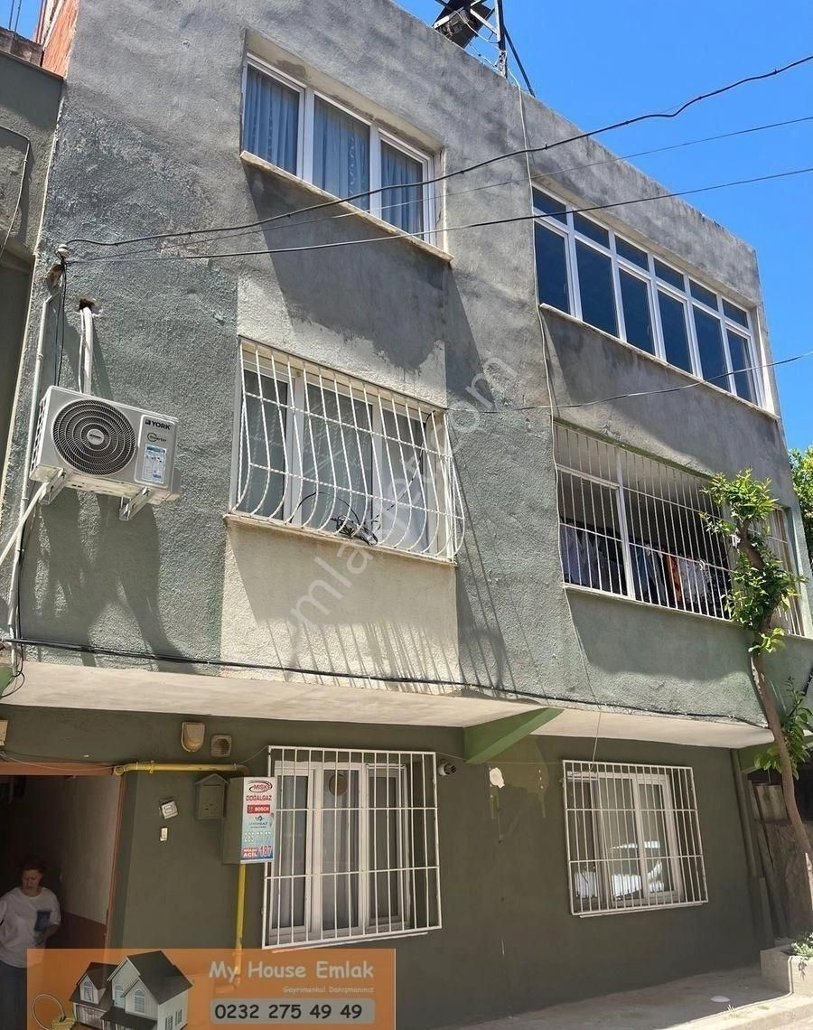 Buca Fırat Mahallesi 3 Katlı Satılık Komple Bina