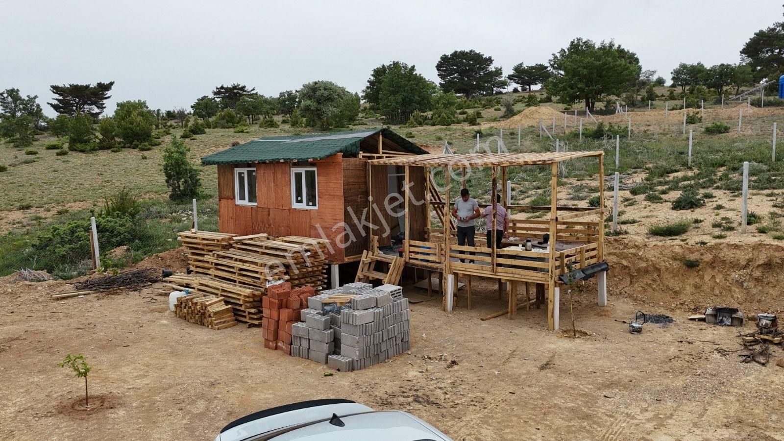 Kızılören Atlıhan Karşısında Satilik Ahsap Ev Ve Bahçesi