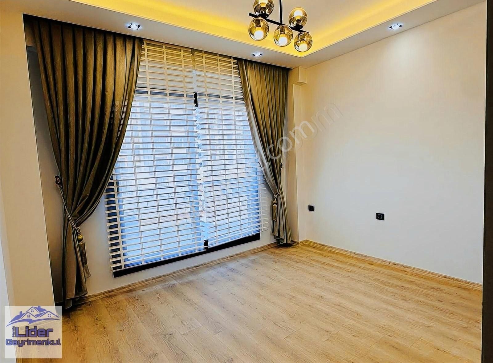 Mersin Lider Gayrimenkul Den Satılık Site İçerisinde Havuzlu