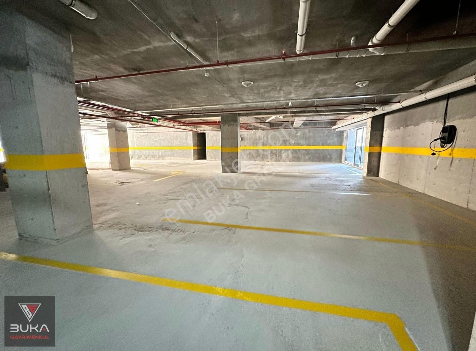 3 Kat Otoparklı Havuzlu Sitede Emsalsiz Kiralık 2+1 Dubleks