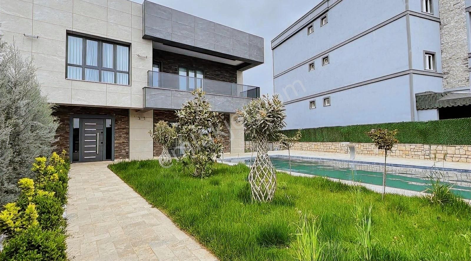 Royal Gayrimenkulden Satılık Ultralüks Sıfır Eşyalı Villa...