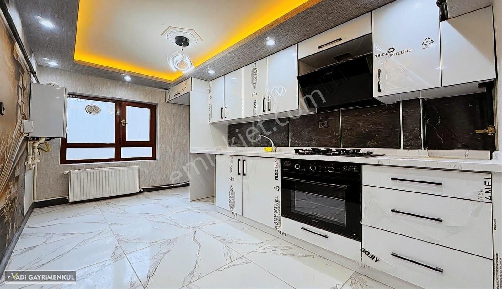 Vadi'den Hisarda Cadde Yakını - İskanlı - Masrafsız - Lüks- 2+1