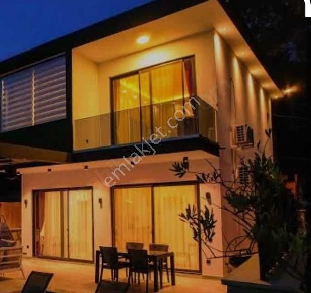 Site İçinde Kiralık Villa