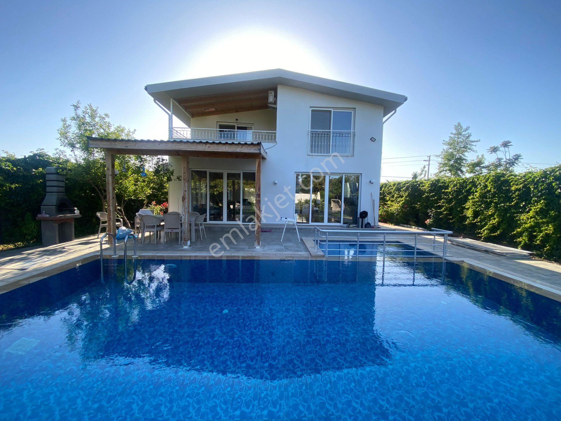 Goldhouse Dan Bahçe Kullanımlı Fırsat Kiralık Villa 5+1