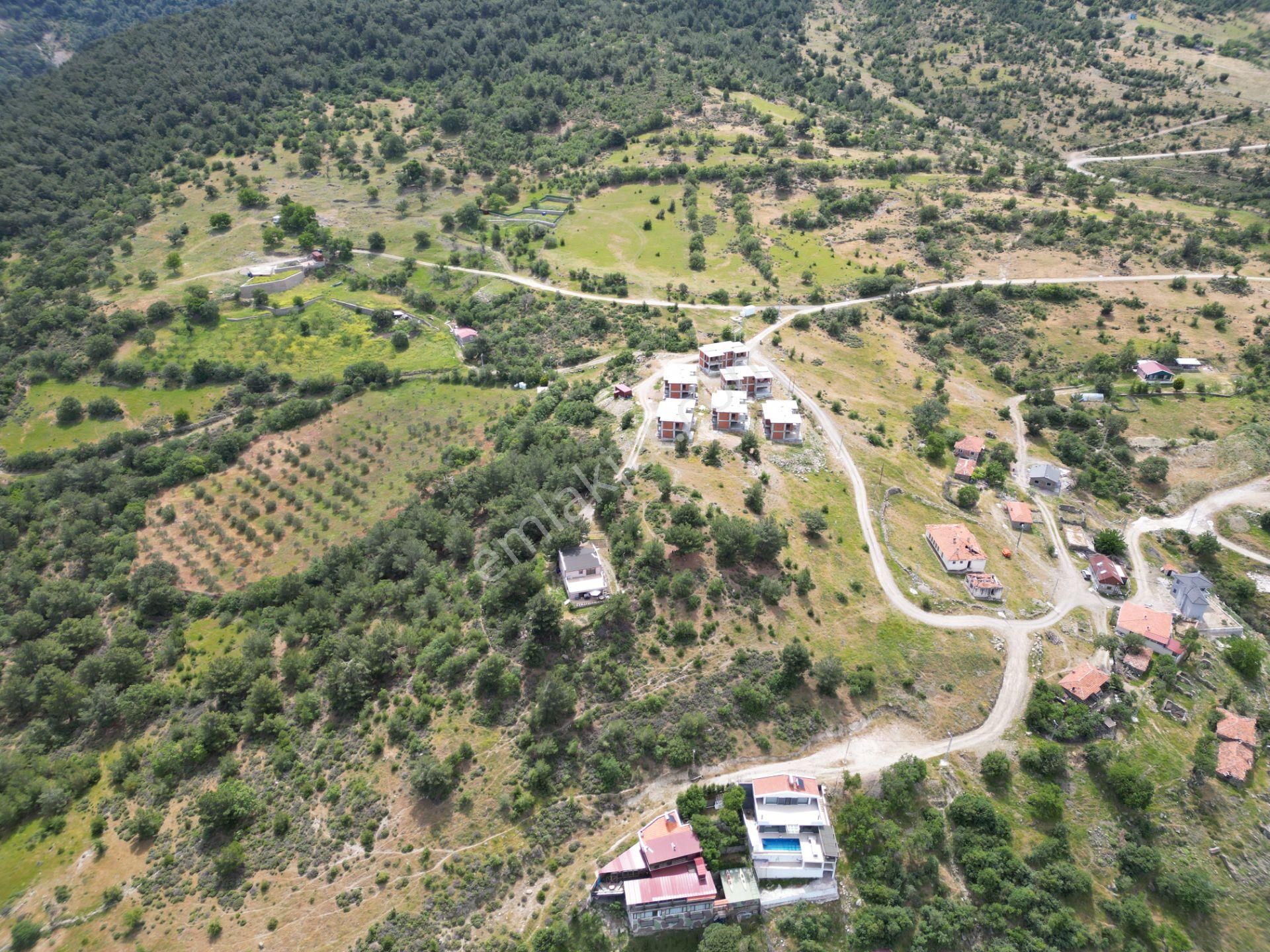 Burhaniye Çallı'da Satılık 852 M2. Körfez Manzaralı Arazi