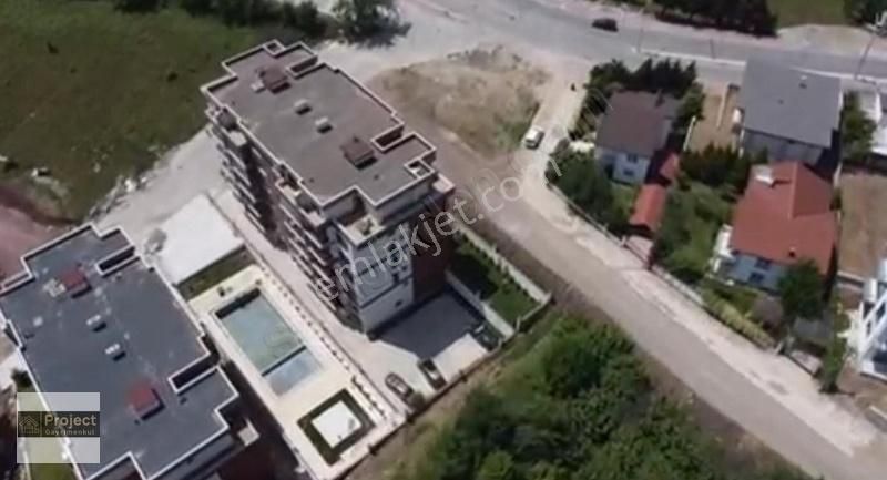 Başiskele Fatih Mahallesinde Satılık Site İçi 2+1 Ara Kat Daire