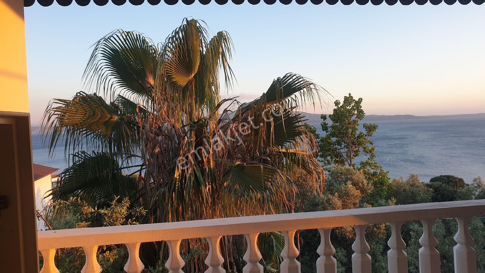 İhtiyaçtan Satılık Villa. Armutlu Fıstıklı Bölgesinde