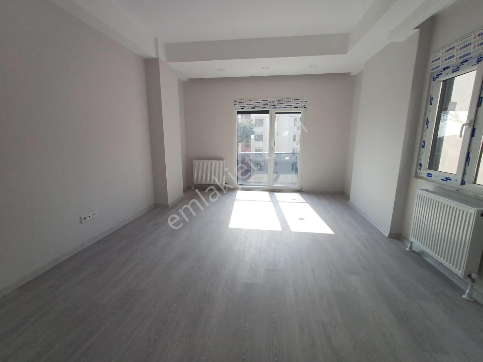 Mertcan Dan Yakacık Meydana Yürüme Panjurlu 3+1 Ankastreli Lüks Daire