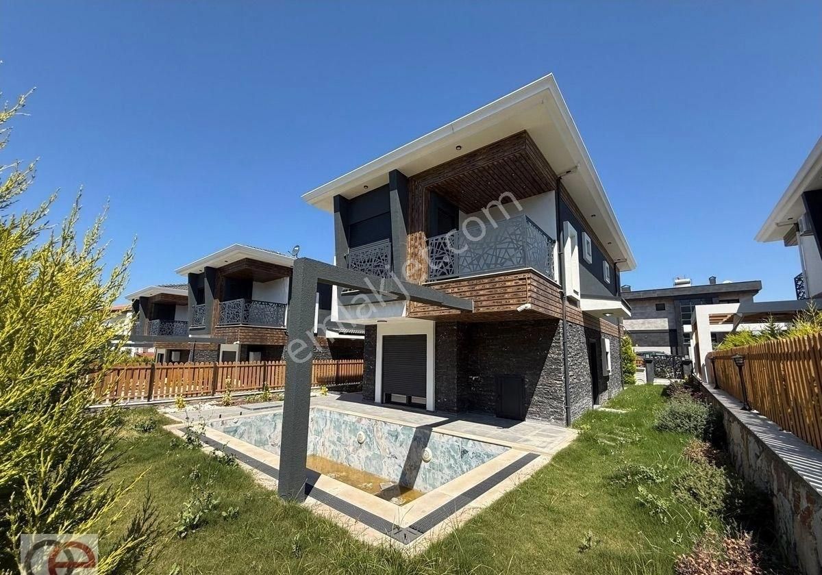 Kuşadası Davutlar'da 4+1 Özel Havuzlu Tek Müstakil Villa