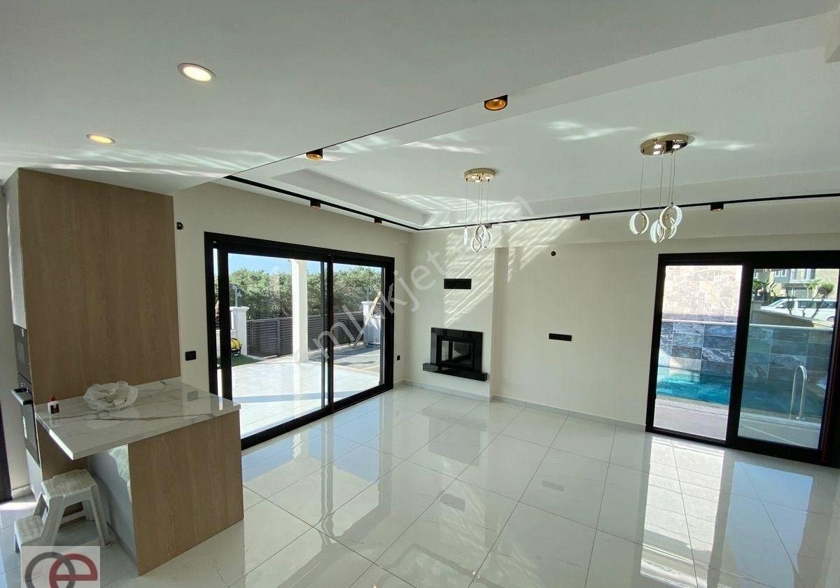 Kuşadasında 3+1 Sıfır Tek Müstakil Özel Havuzlu Özel Otoparklı Şömineli Villa - Görsel 8