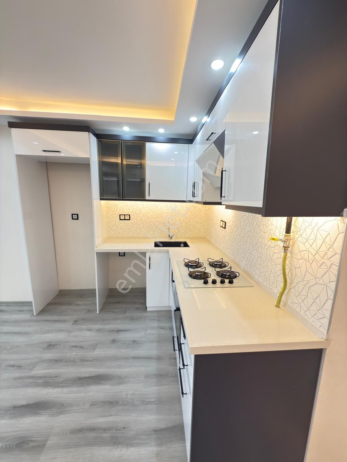 🏡 Mutlu Mahallesi 🏡 ✅5+1 240 M2 3 Katlının 2 Katı ❇️2 Adet Açık Mutfak