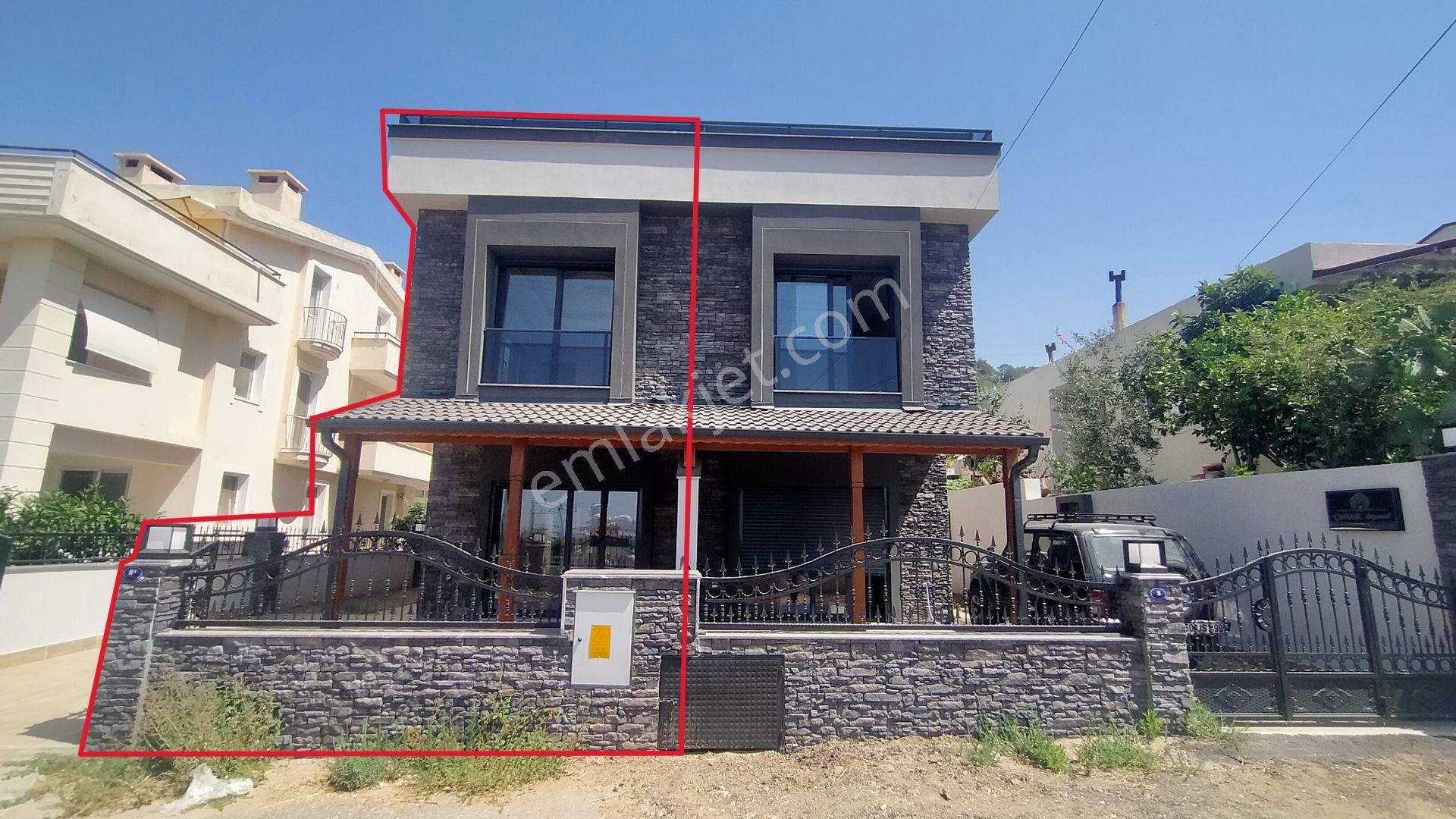 Çetin Eser'den Özdere'de Deniz Ve Orman Manzaralı Lüks 4+1 Villa