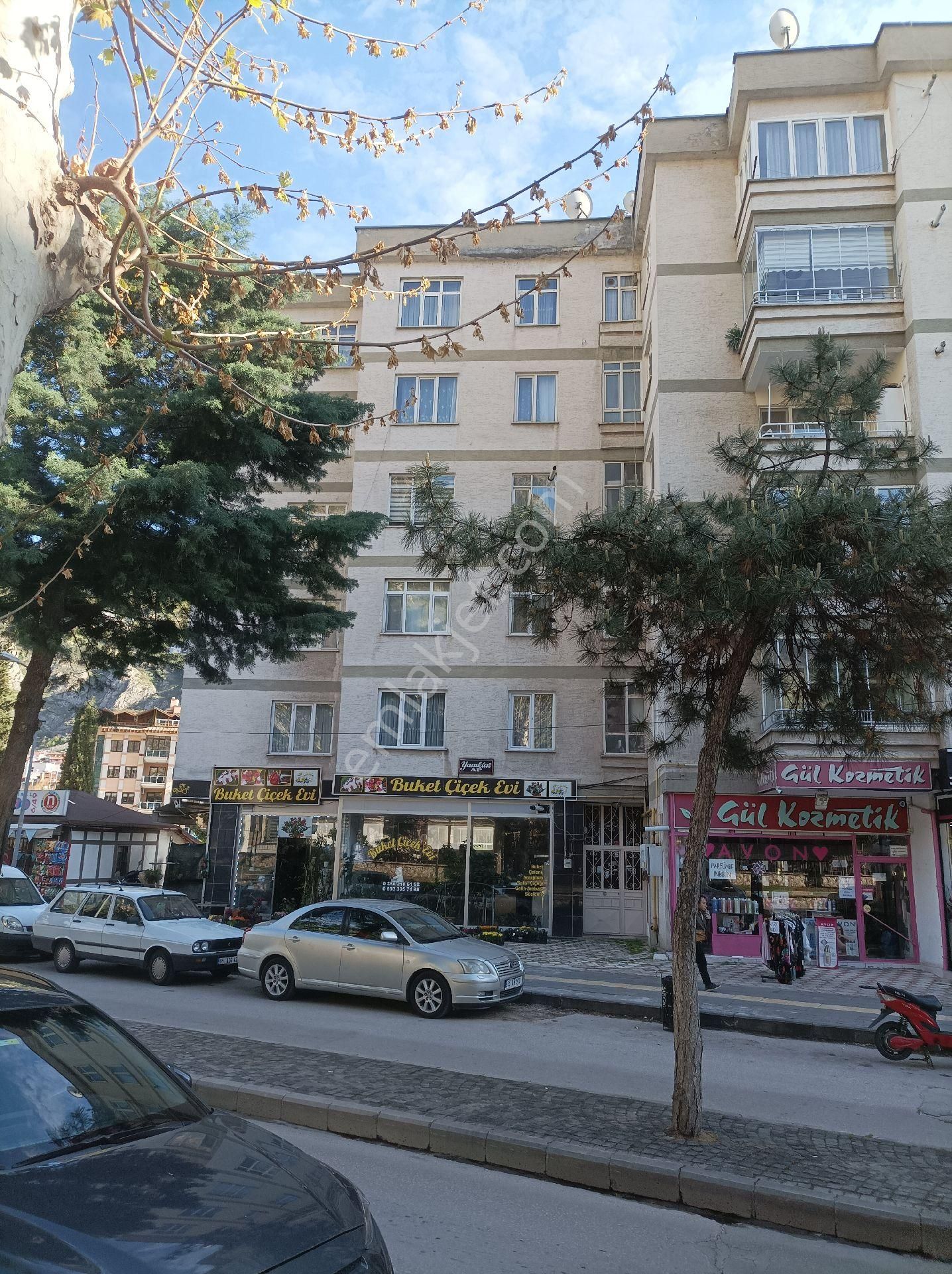 Yardımcı Emlaktan İstasyon Girişinde Irmak Manzaralı Köşe Satılık 2+1 Daire