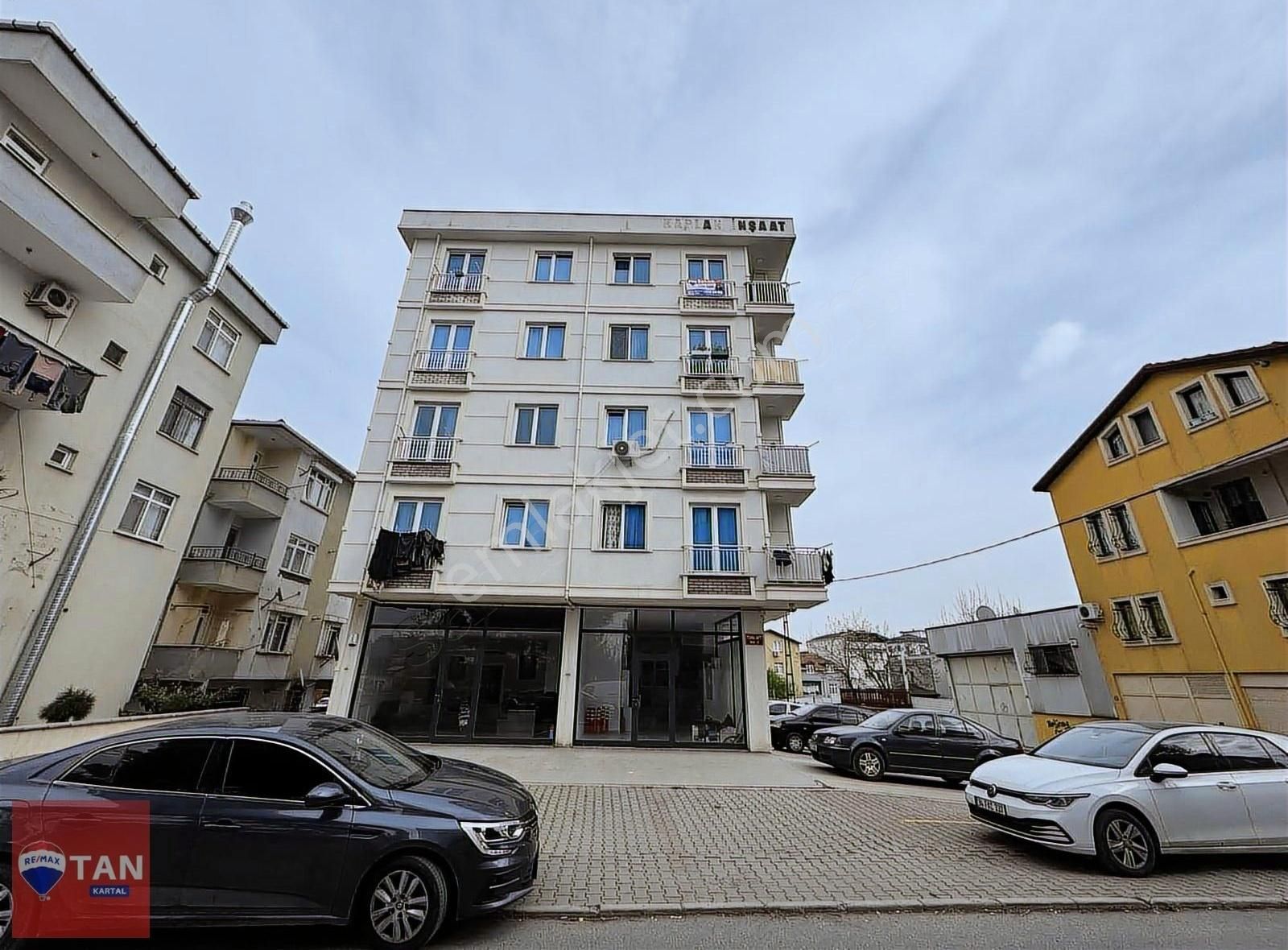 Adem Özen'den Deniz Manzaralı Kullanışlı 2+1 Daire