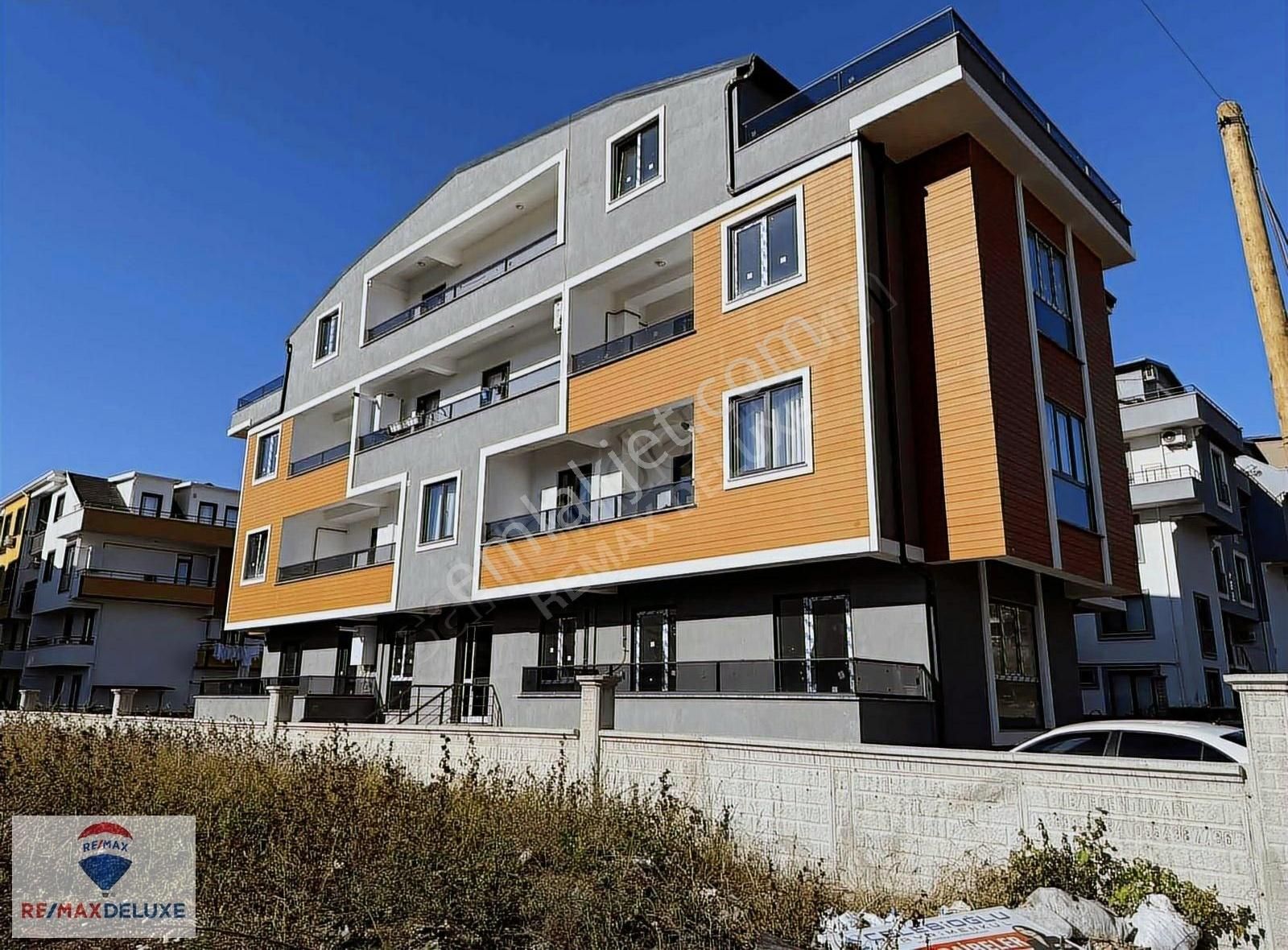 Yeşilyurt Mahallesinde Satılık Yerden Isıtmalı 2+1 Yüksek Giriş