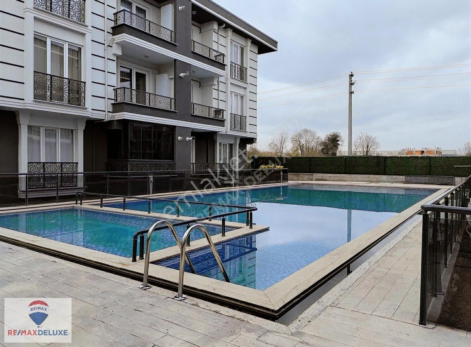 Sakarya/karasu Eşyalı Havuzlu Site İçin'de 1+1 Kiralık Daire