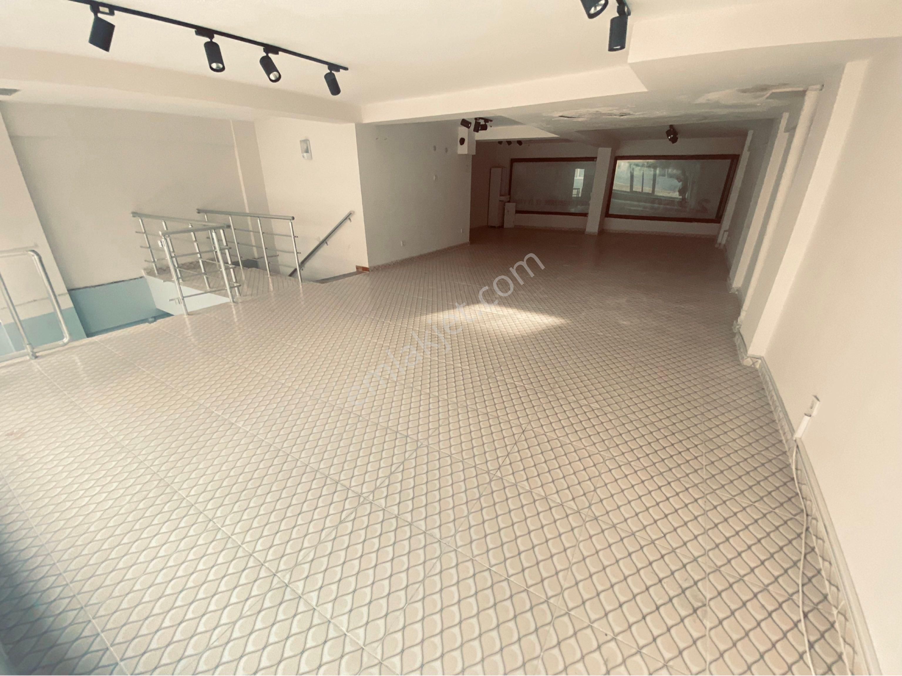 Bahçelievler Spotçular Sokağında 190 M2 Altlı Üstlü Çift Cephe Dükkan