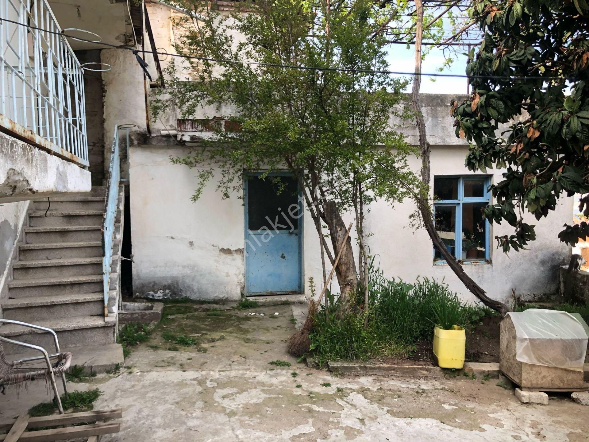 Yatağan Turgut Mahallesi Avlulu Müstakil Ev