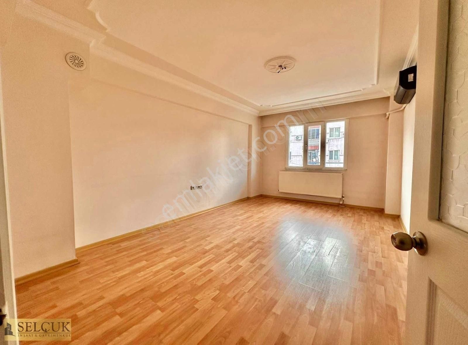 Merkez Efendi Mah 3+1 120m2 Ara Kat Asansörlü 19 Yıllık Bina