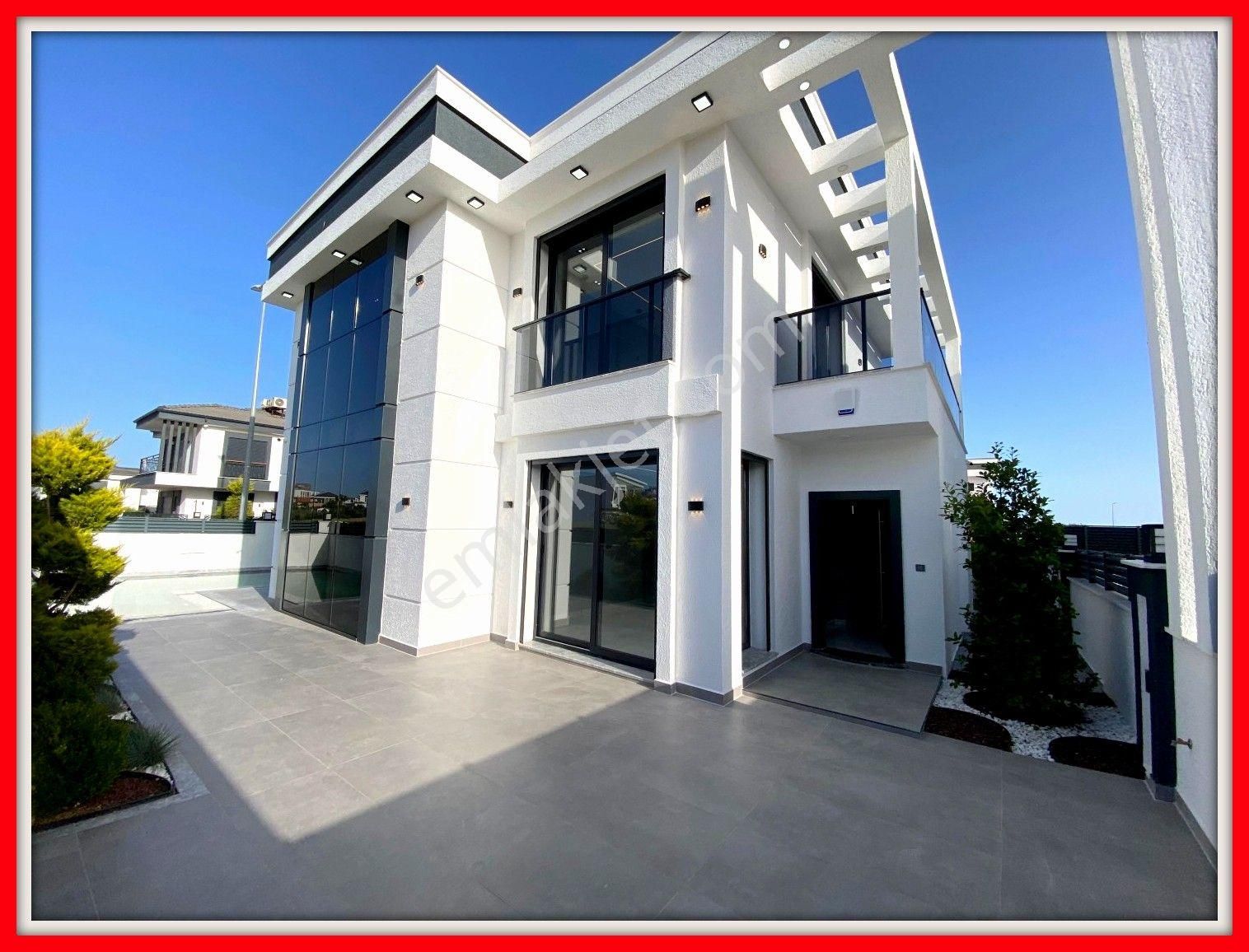 Didim'de Köşebaşı Satılık Tam Müstakil Villa