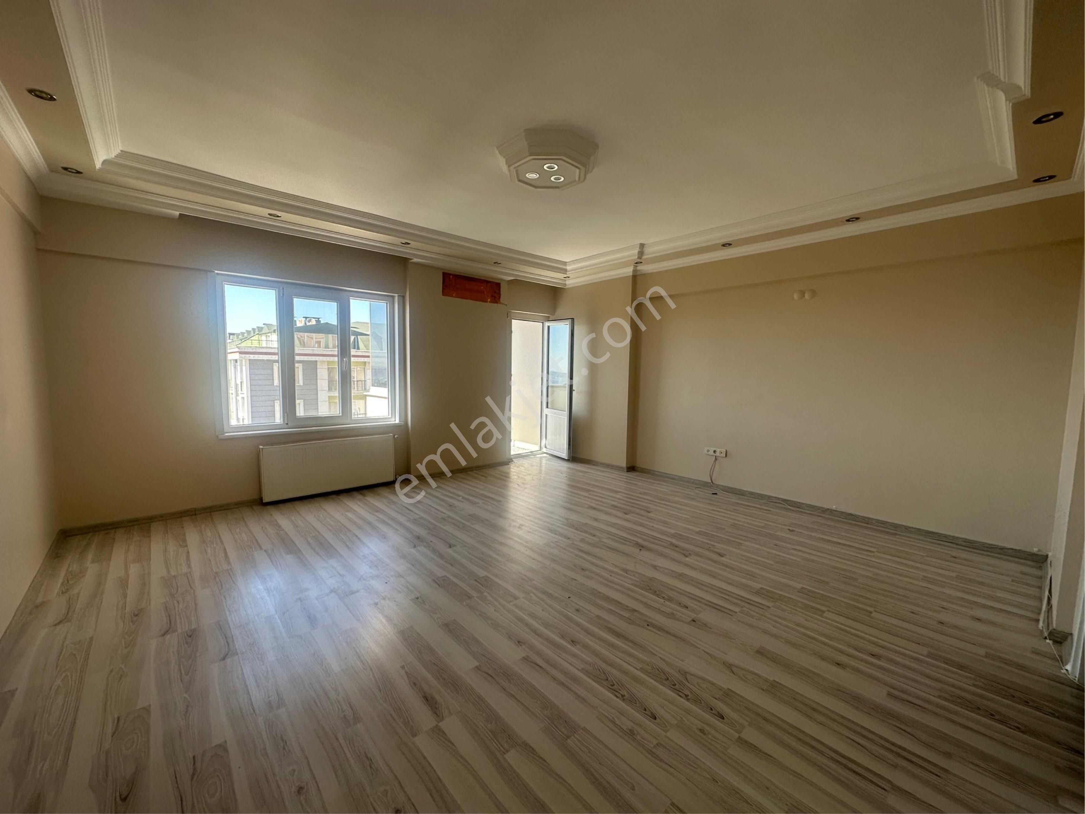 Beylikdüzü Velittin Küçük Sitesinde Temiz Bakımlı 2+1 Kiralık Daire