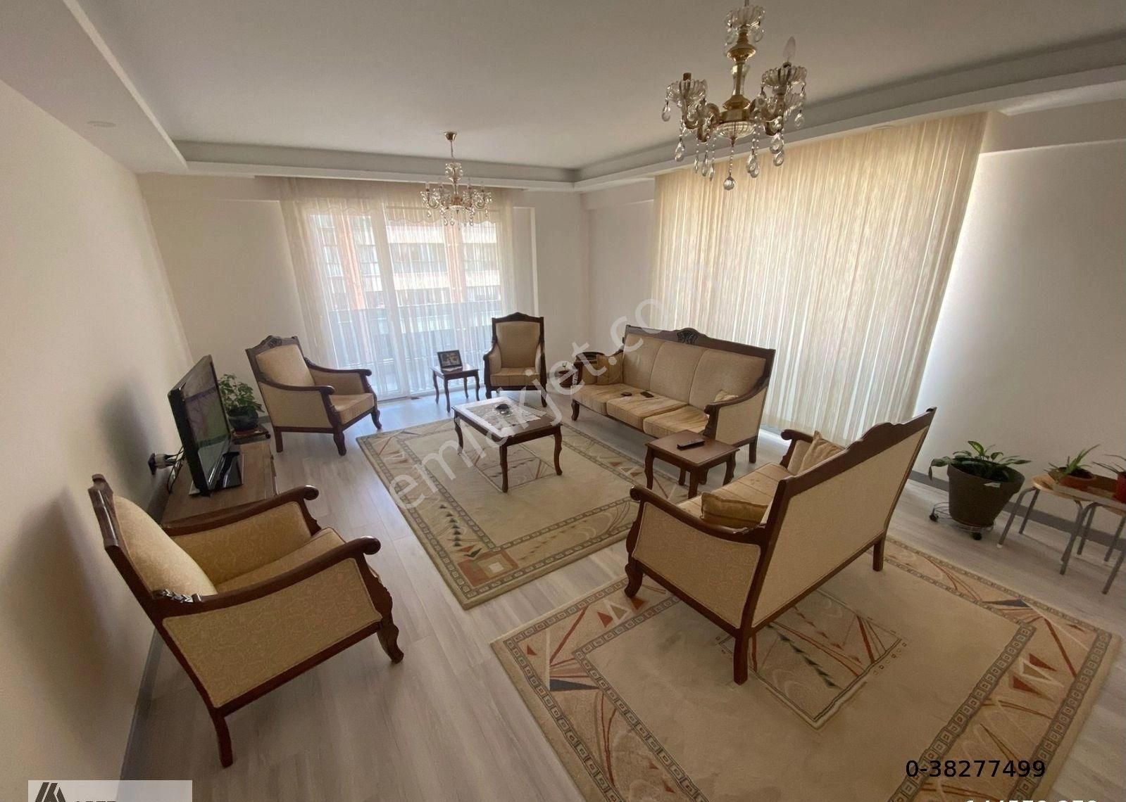 Paşakent'de 3+1 Ara Kat 140 M2 Deniz Manzaralı 3 Balkonlu Satılık Daire