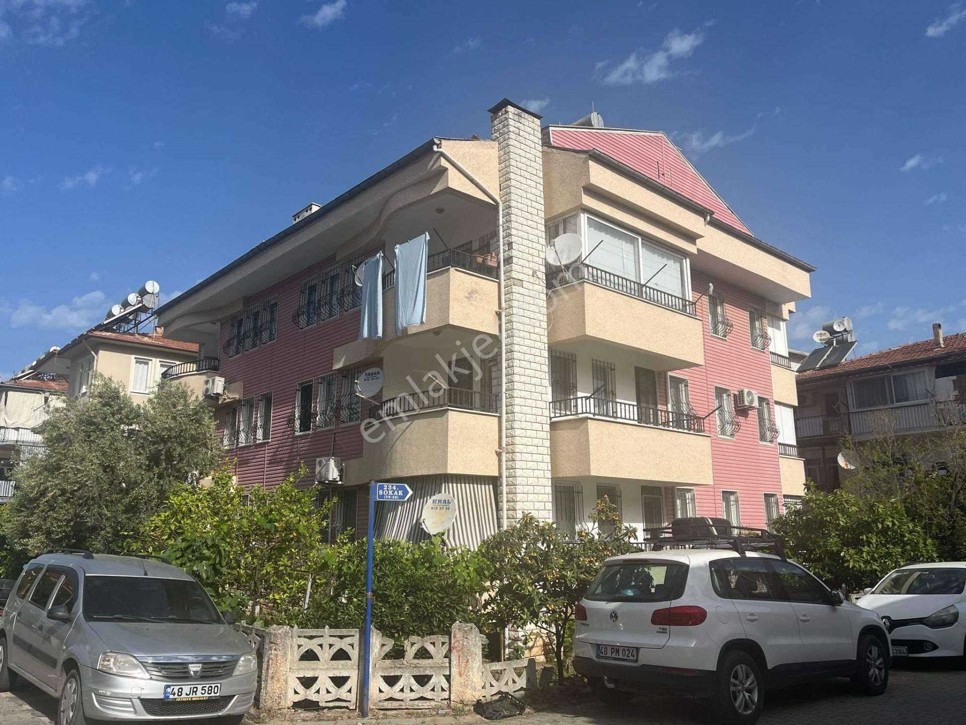 Fethiye Merkez'de Erasta Avm'ye Çok Yakın 5+1 Satılık Daire