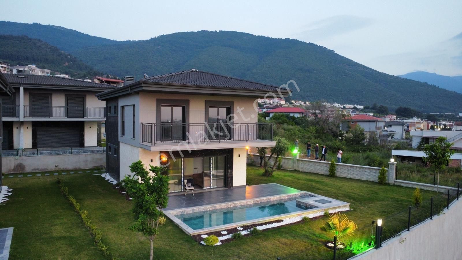 Kuşadası Güzelbahçe Mah Sıfır Villa