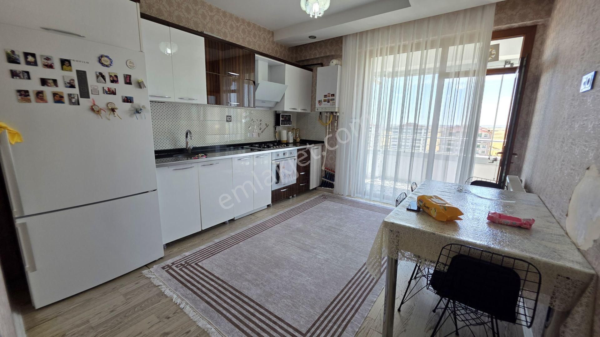 Bağcılar Ahmet Kaya Caddesi Üzeri – Paris Düğün Salonu Yakını 3+1 Daire