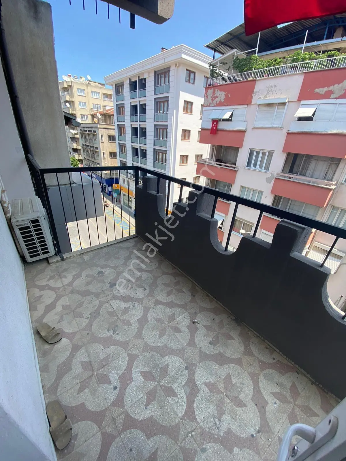Belediye Meydanında Hürriyet Caddesi Üzeri 3+1 Daire - Görsel 3
