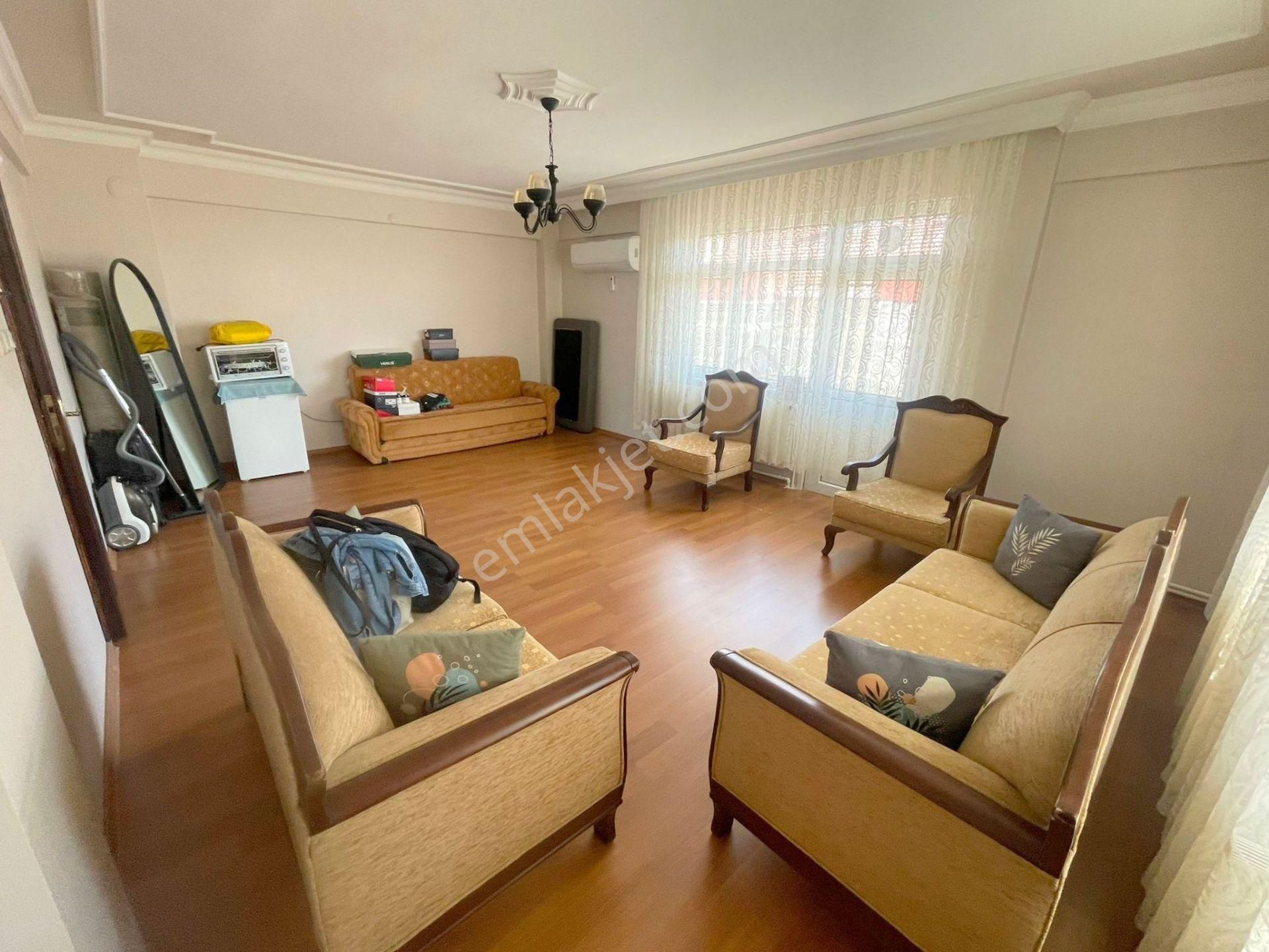 Mertcan'dan Çınardere Ankara Cad.üzerinde 2 Balkonlu 2+1 Geniş
