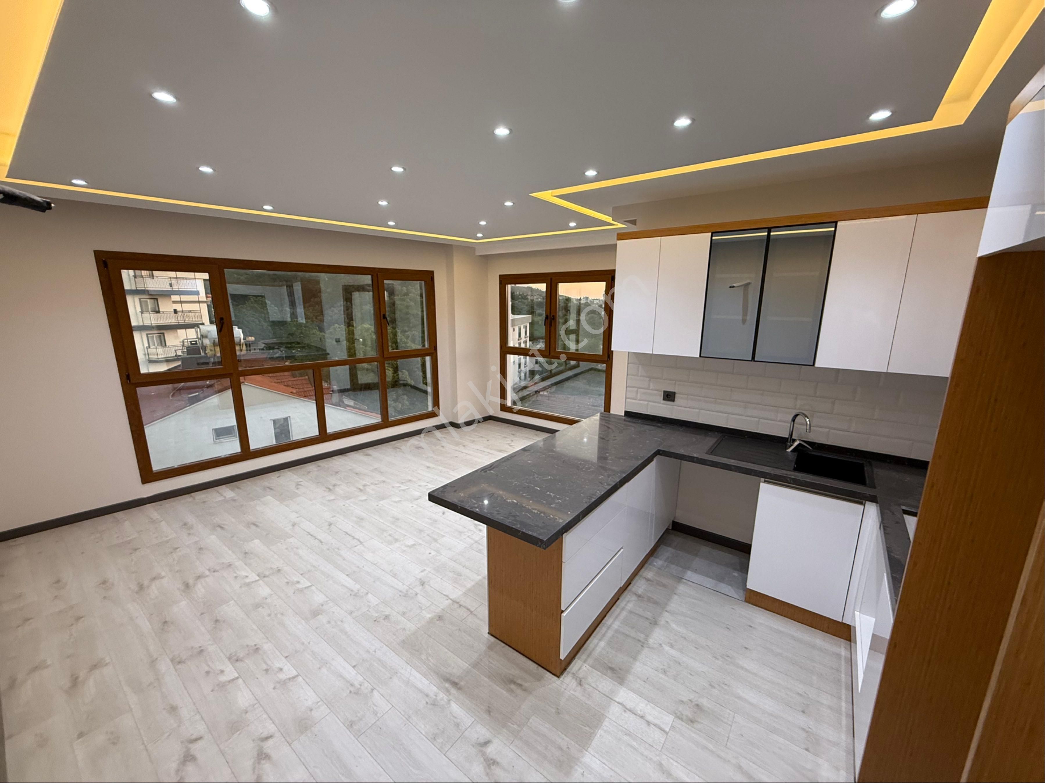 Kuşadası Davutlarda Satılık Ebeveyn Banyolu Köşe Konumlu 3+1 Daire