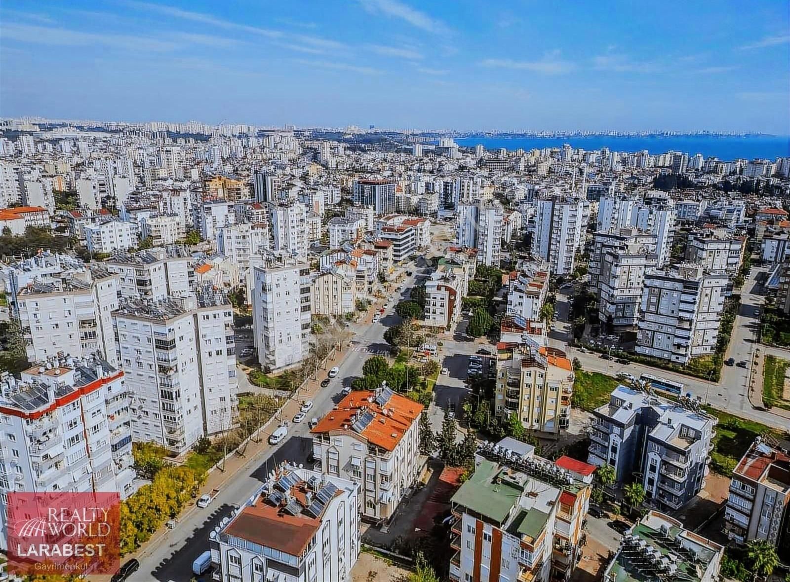 Öğretmenevleri'nde Köşe Başında 350m2 2 Katlı Dükkan